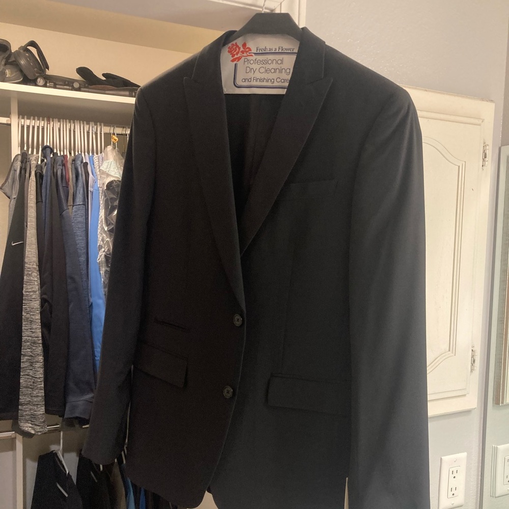 Men’s Suit 42L Slim Fit. Pants Waist Size 33.
